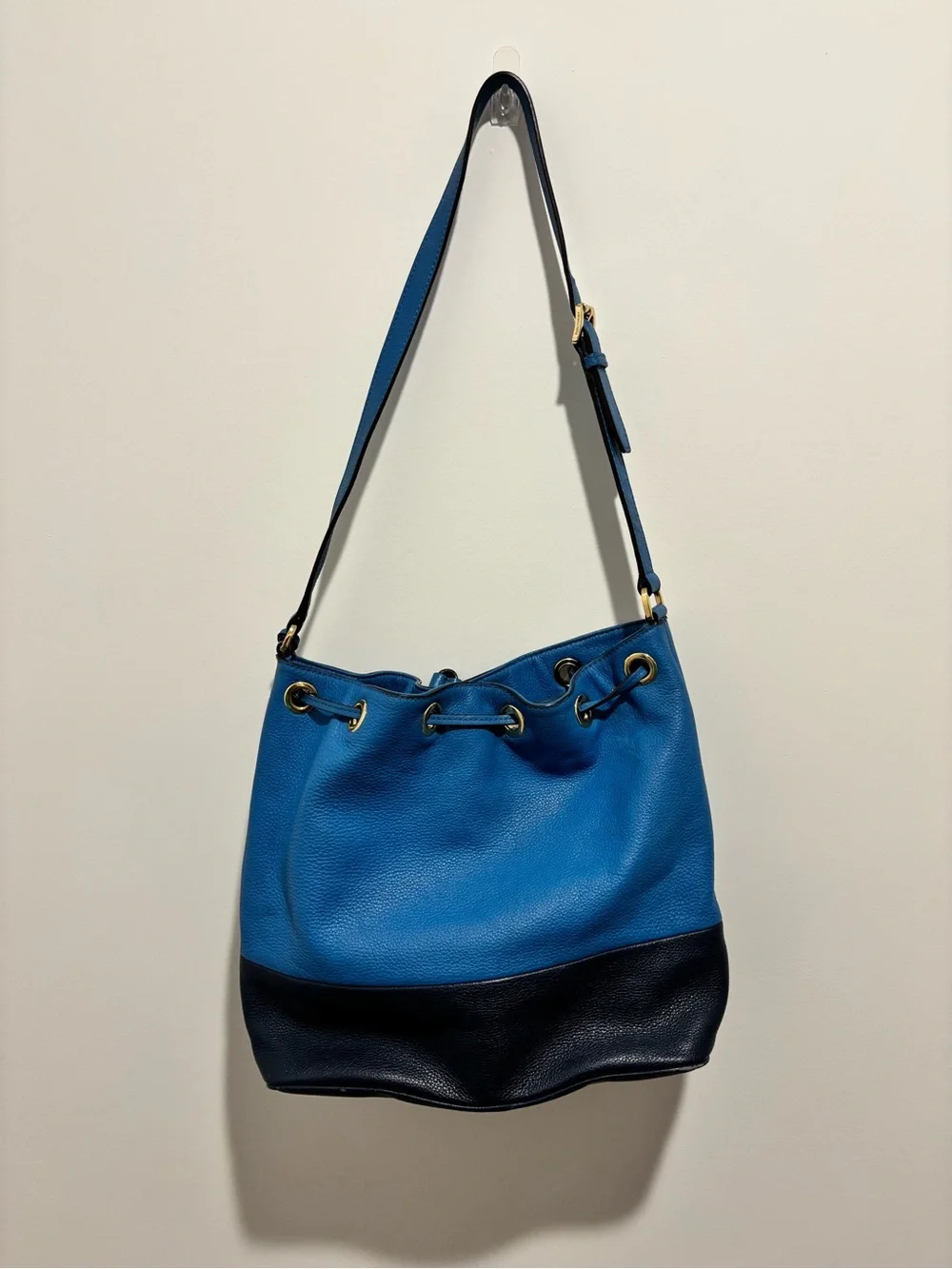 💕Michael Kors Blue Leather Drawstring Shoulder Bag💕